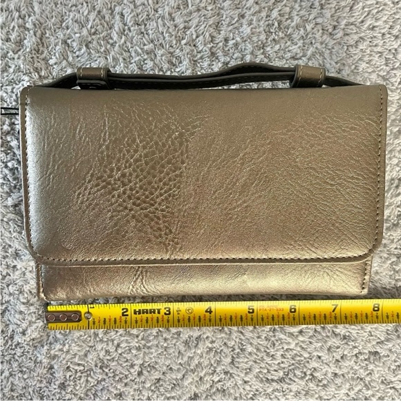 🎁3/$30 Ruth Clutch & Crossbody RFID Protection Silver Shimmer K. Carroll - NWT - Picture 9 of 12